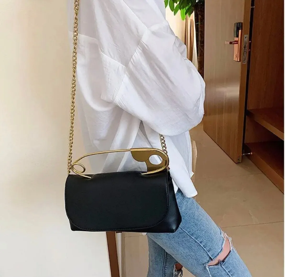 BIG PIN PURSE
