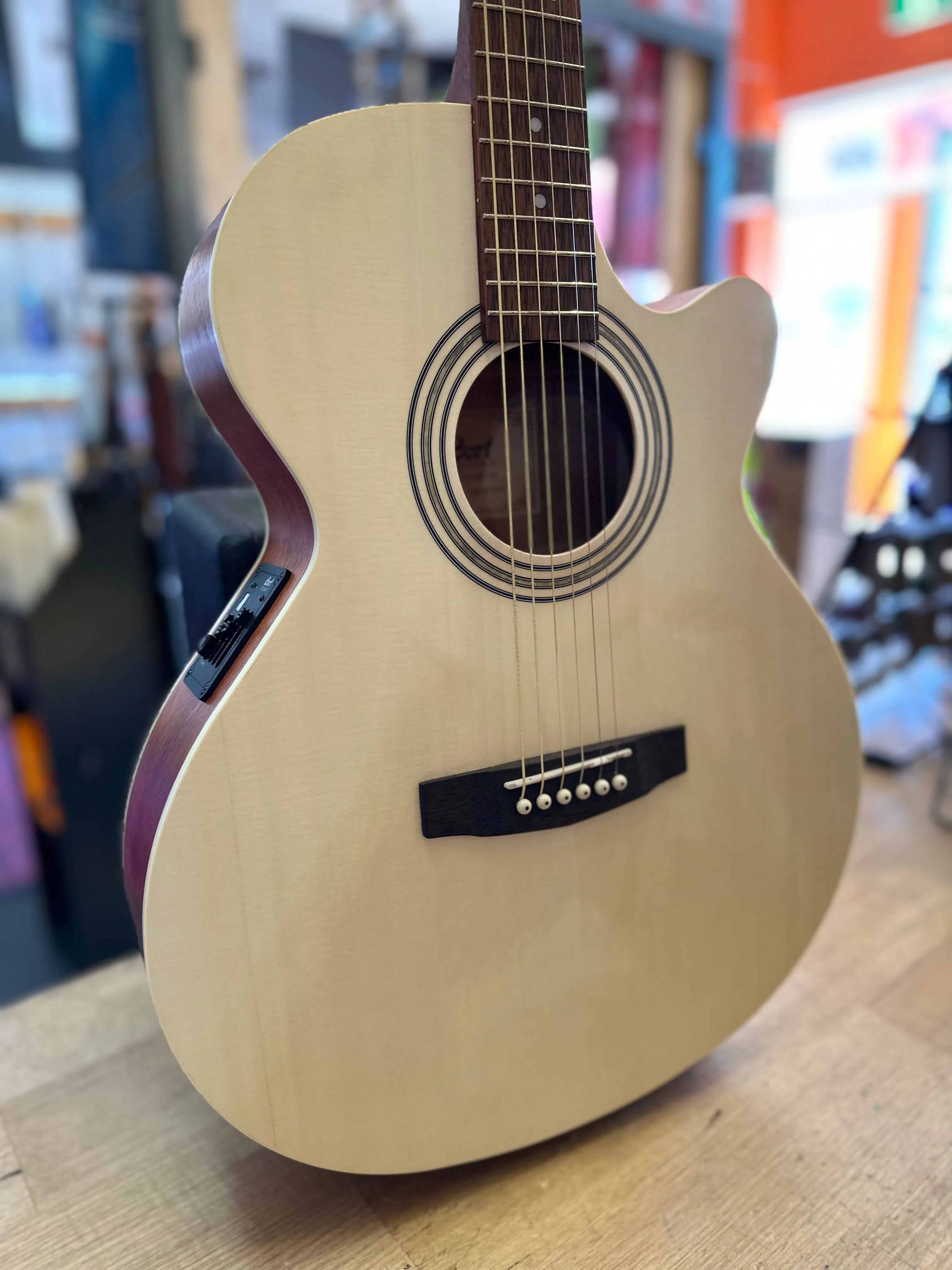 Cort | SFX-ME | Solid Top | Open Pore | with Pickup