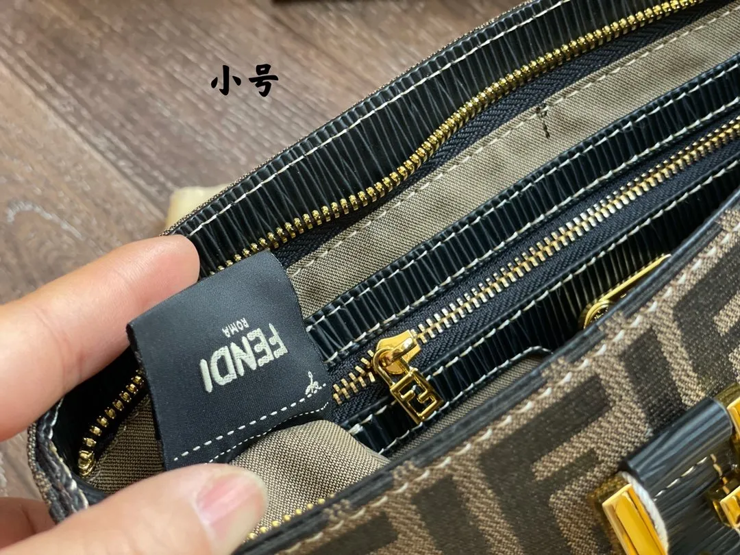 EN   Designer bags by Fendi 118