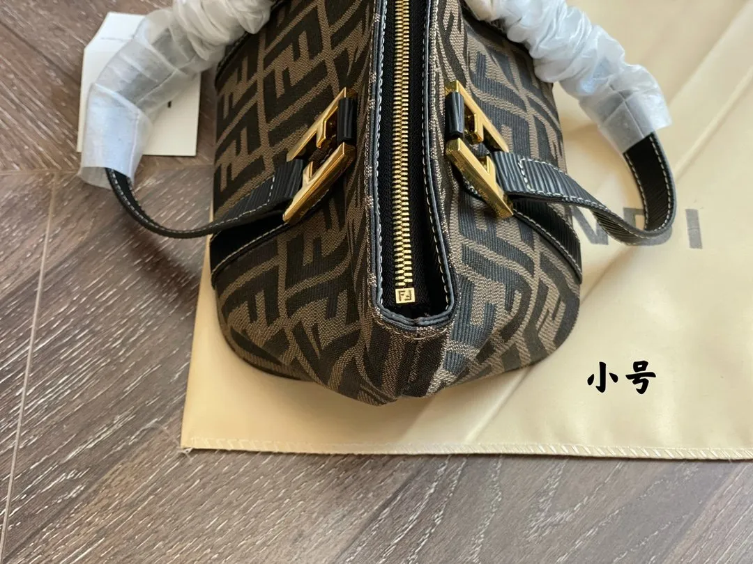 EN   Designer bags by Fendi 118