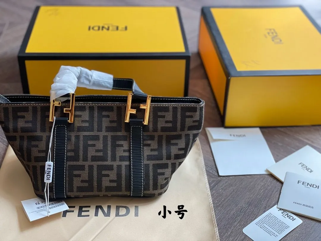 EN   Designer bags by Fendi 118