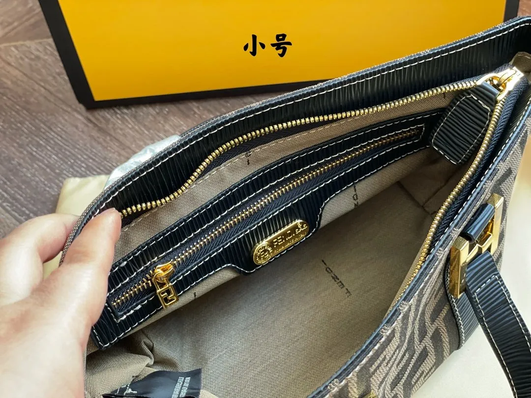 EN   Designer bags by Fendi 118