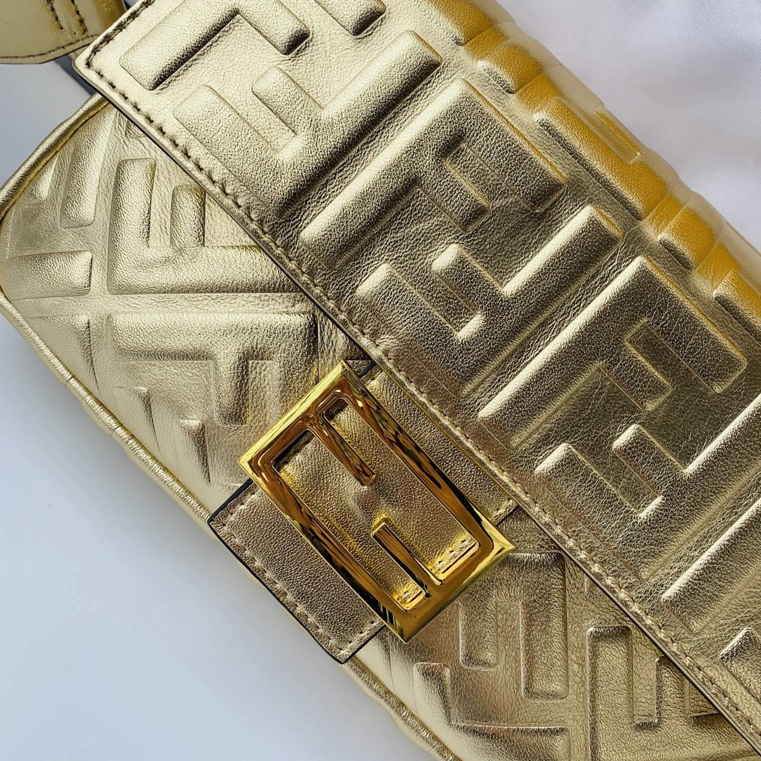 EN   Designer bags by Fendi 179